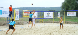 Благодійний фонд Юрія Дерев’янка підтримав турнір з пляжного волейболу у Надвірній
